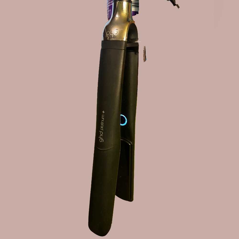 GHD Platinum+ Flat styling iron (black)
